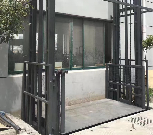 马尾导轨式施工升降机助力民生工程提速增效