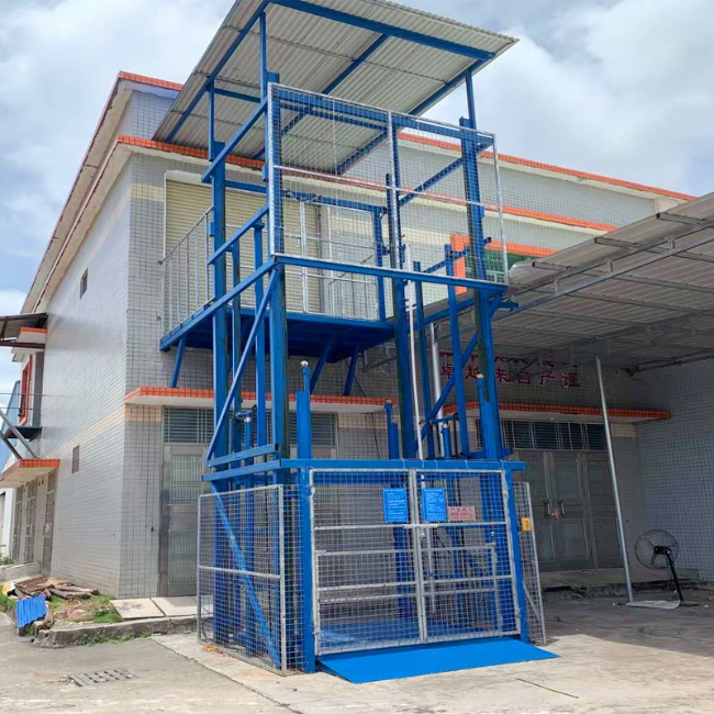 马尾建材厂室外升降货梯安装